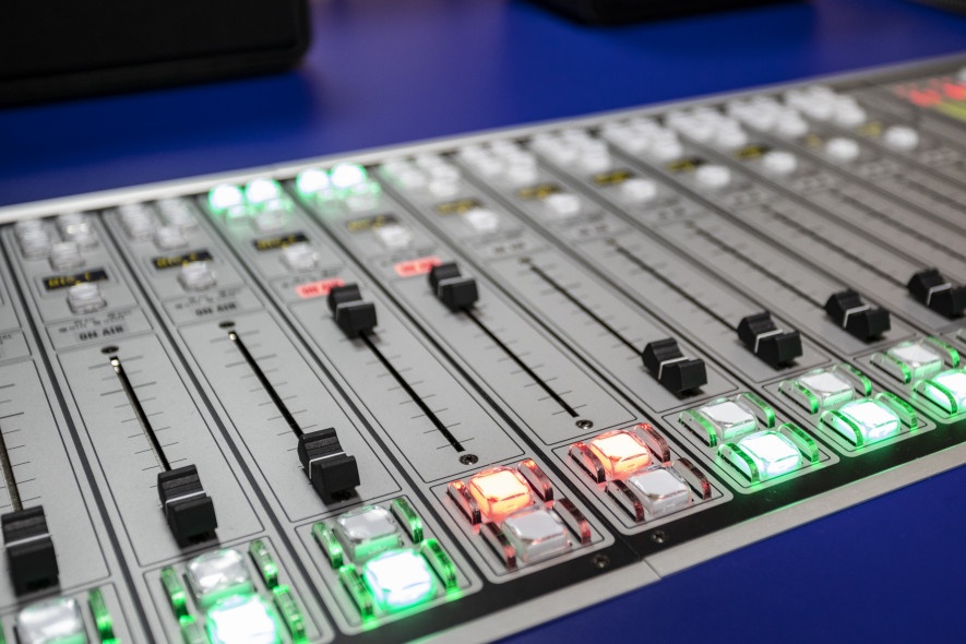 Explorar el sonido: Talleres de podcast y radio para niños y jóvenes Explorar el sonido: Talleres de podcast y radio para niños y jóvenes