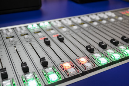 Explorar el sonido: Talleres de podcast y radio para niños y jóvenes