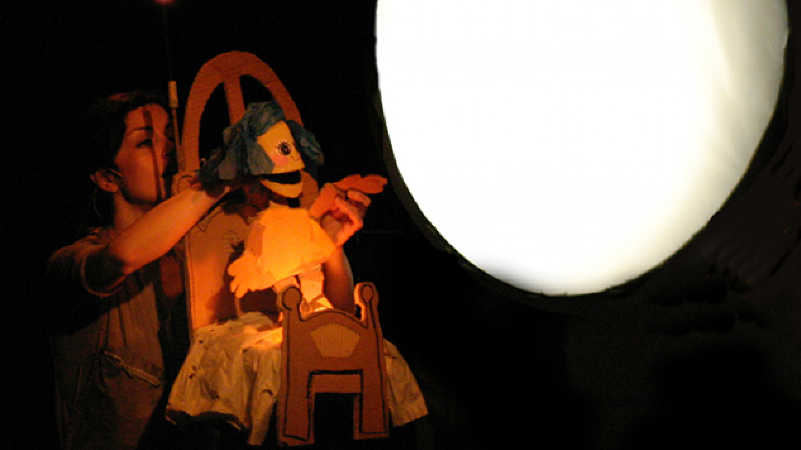 La Niña y La Luna, de El Retal Teatro de Títeres